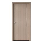 Sobna vrata, Hrast, sa ukrasnim vertikalnim metalnim lajsnama.